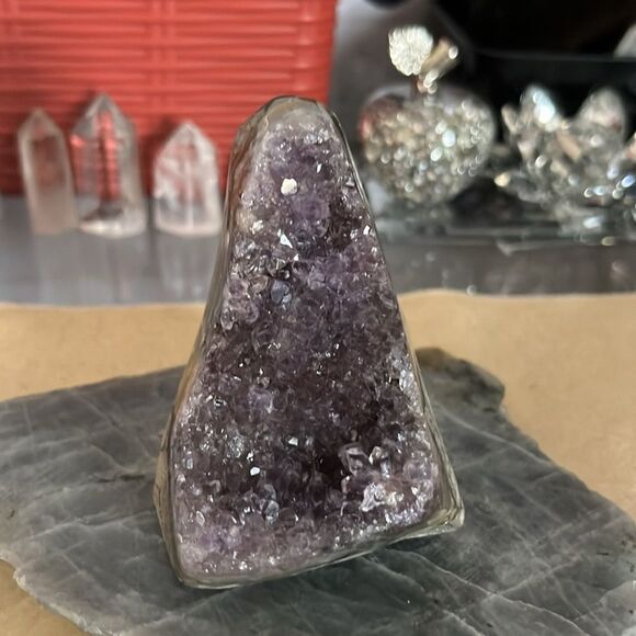 Natural, amethyst, standing cluster 254 g, 1270 ctw, 2.775”x2.50 - Picture 10 of 10